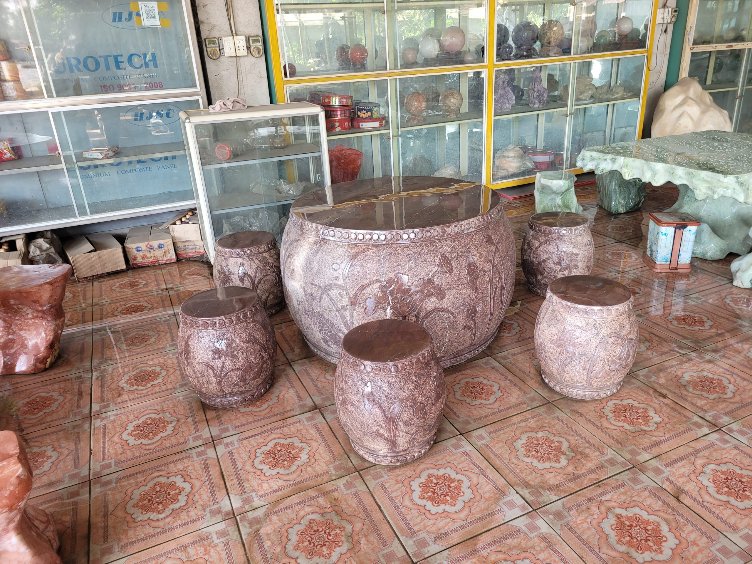 Bộ bàn trống đá đỏ vân rồng nguyên khối