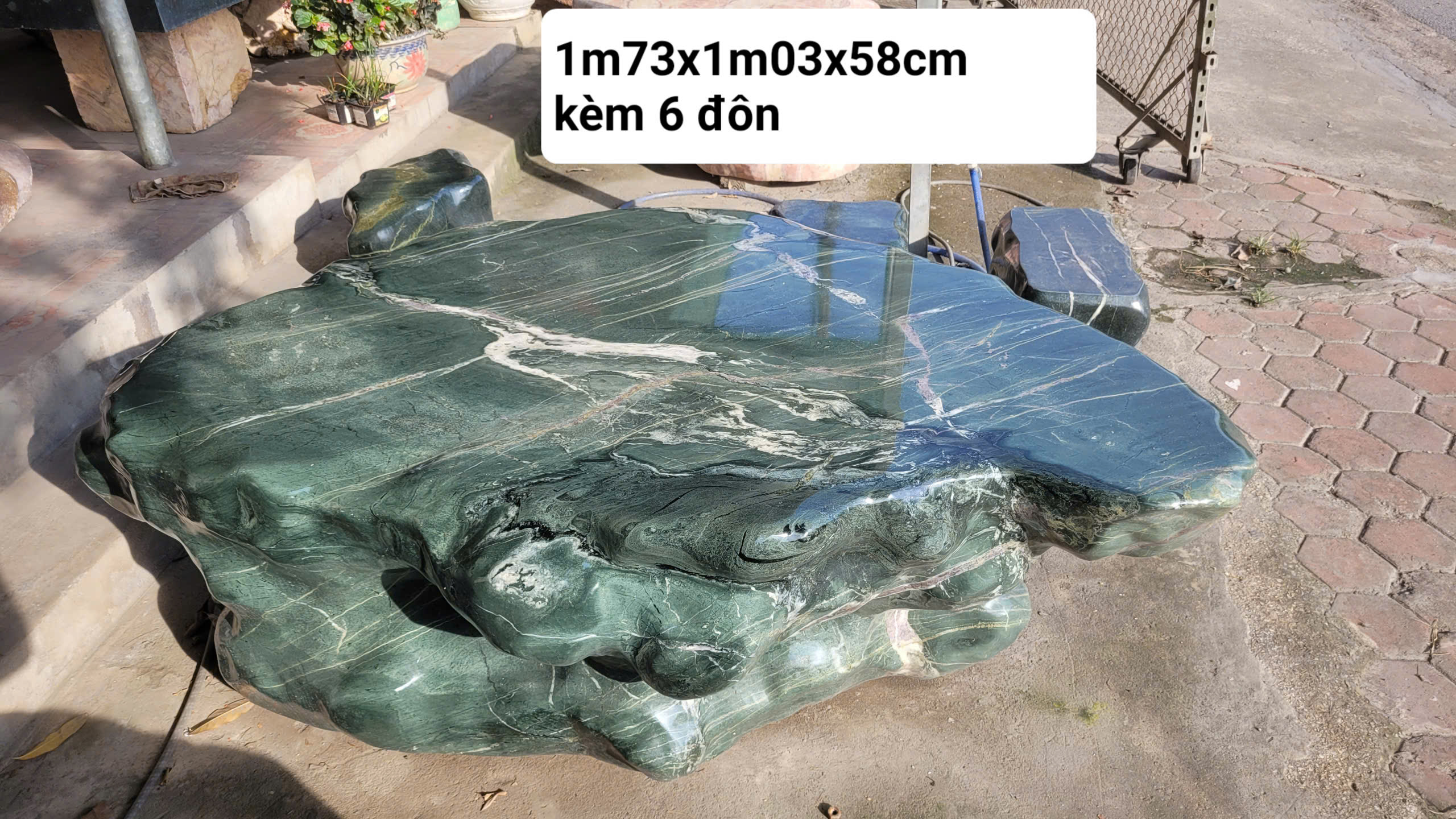 Bàn xanh vân tím ngũ sắc