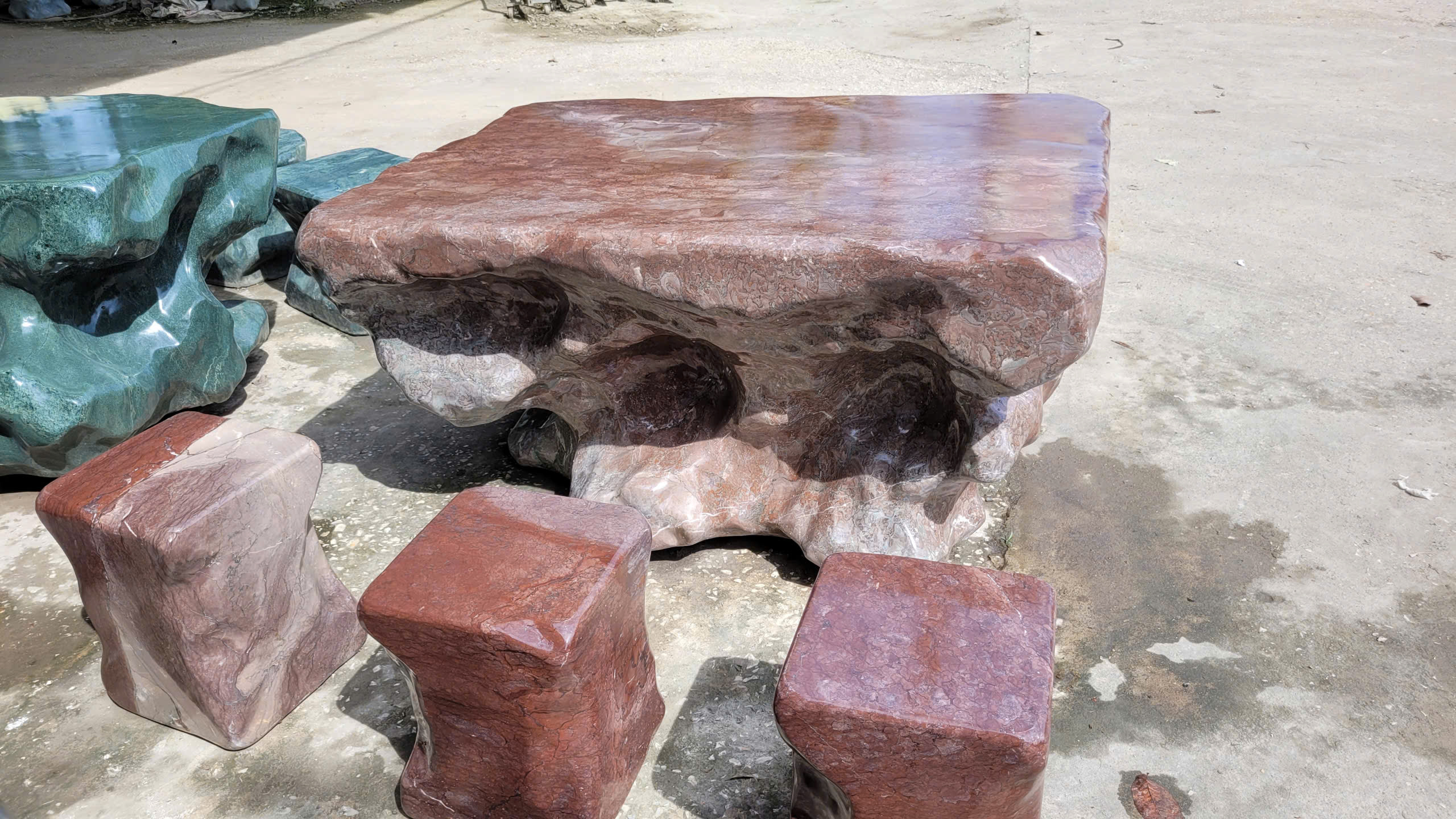 Bàn đỏ may mắn, quà tặng tân gia ý nghĩa